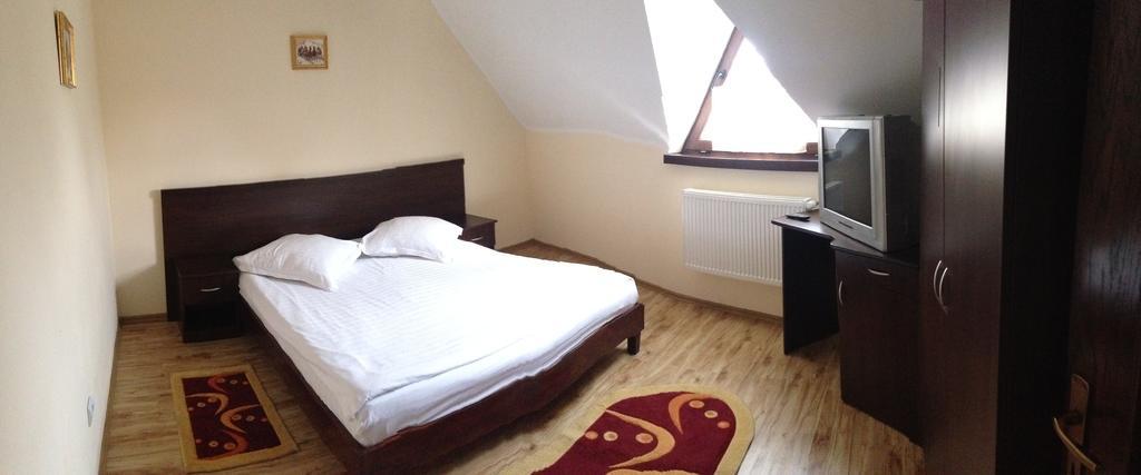 Pensiunea Diana Hotel Făgăraş Екстериор снимка